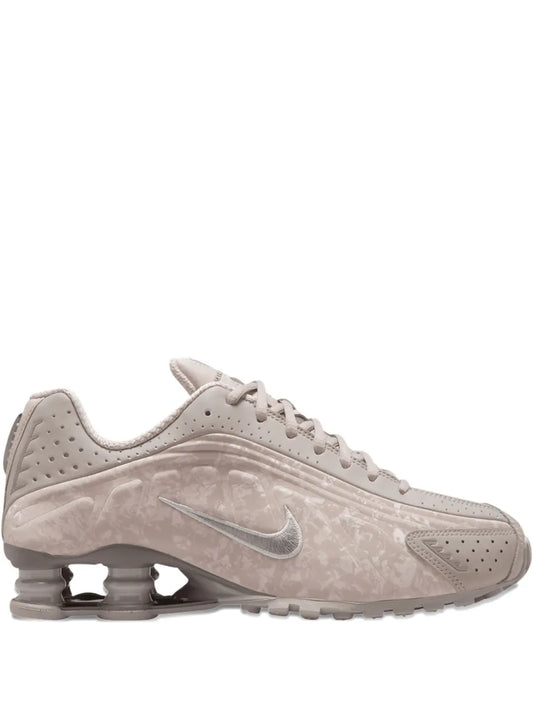 NIKE SHOX R4 ''COLLEGE GREY/FLAT PEWTER'' SNEAKERS