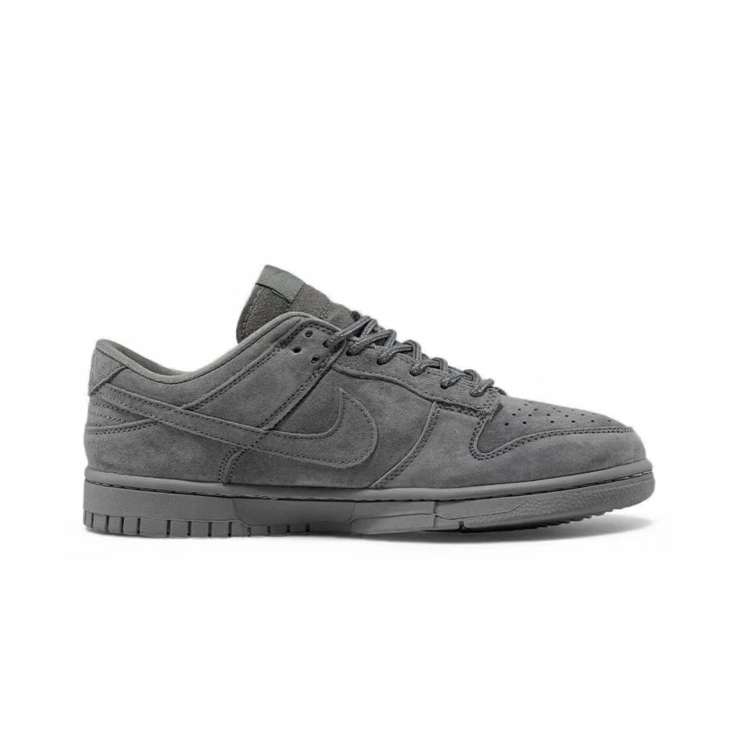 NIKE SB DUNK LOW ''SUPREME'' SNEAKERS