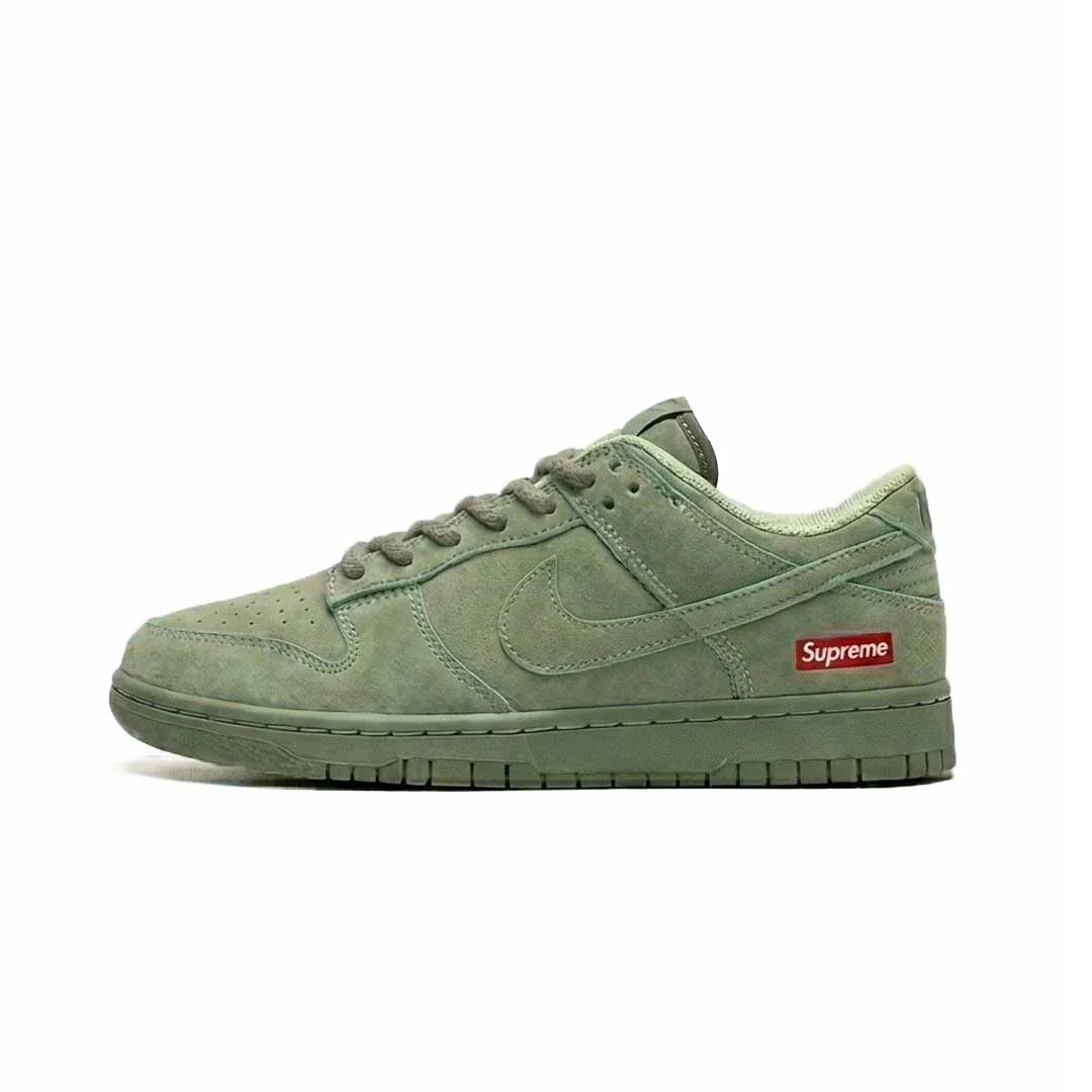 NIKE SB DUNK LOW ''SUPREME'' SNEAKERS