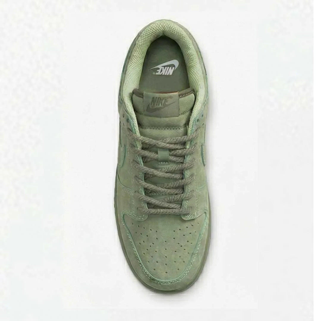 NIKE SB DUNK LOW ''SUPREME'' SNEAKERS