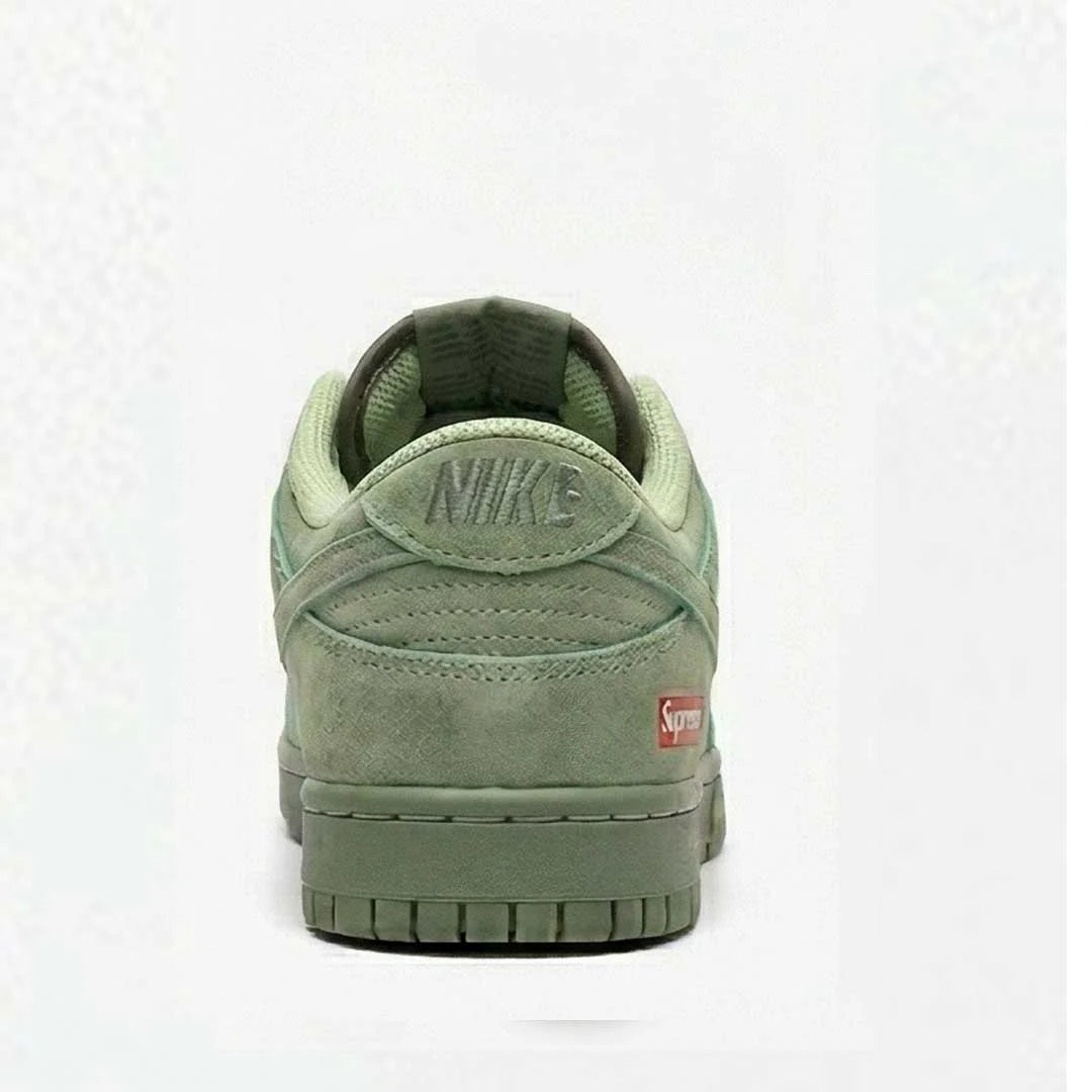 NIKE SB DUNK LOW ''SUPREME'' SNEAKERS